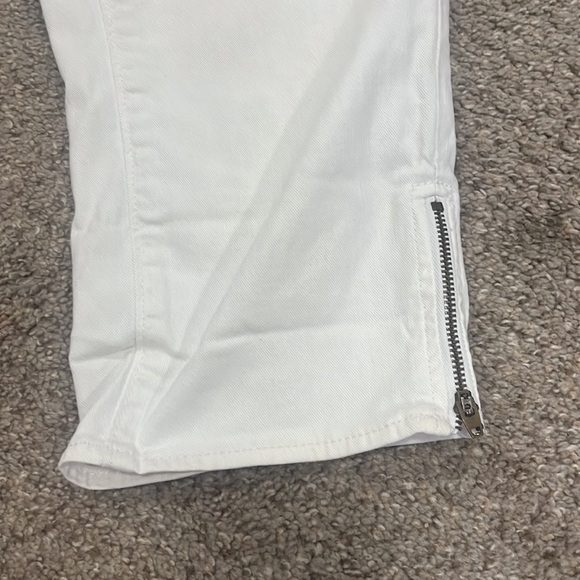 Mossimo White Capris - Picture 3 of 5